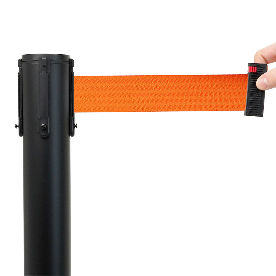 poste separador negro con cinta naranja