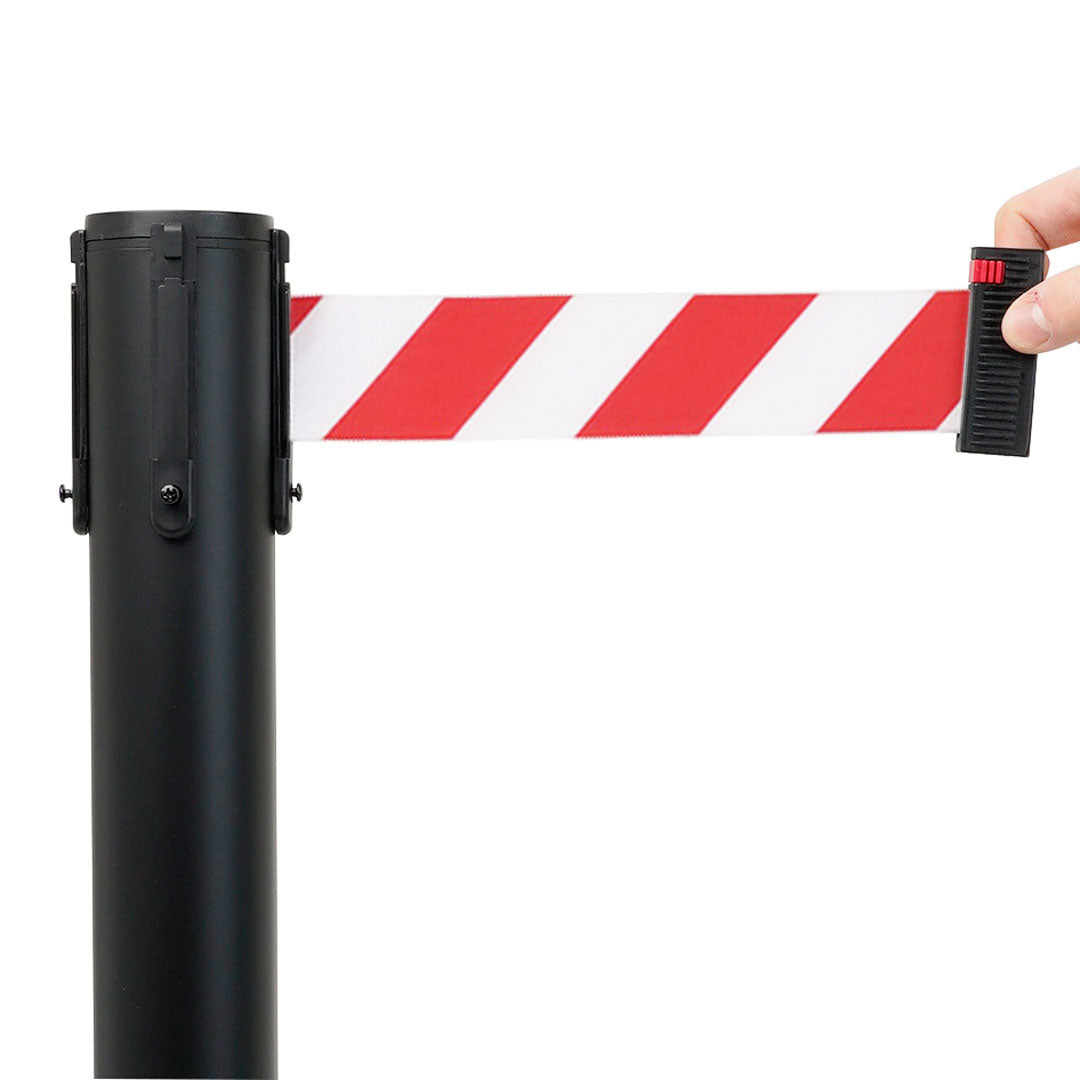 poste separador negro con cinta blanca y roja