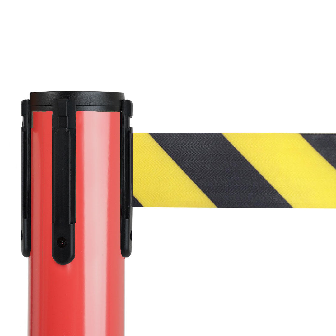 poste separador rojo con cinta negra y amarilla