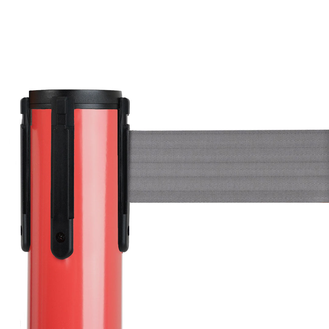 poste separador rojo con cinta gris