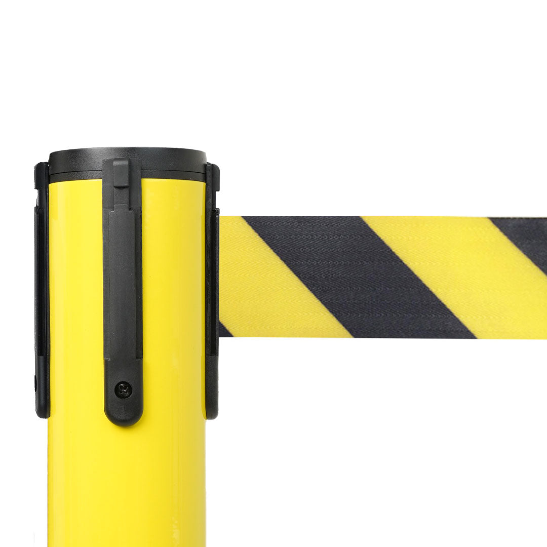 poste separador amarillo con cinta amarillo y negra