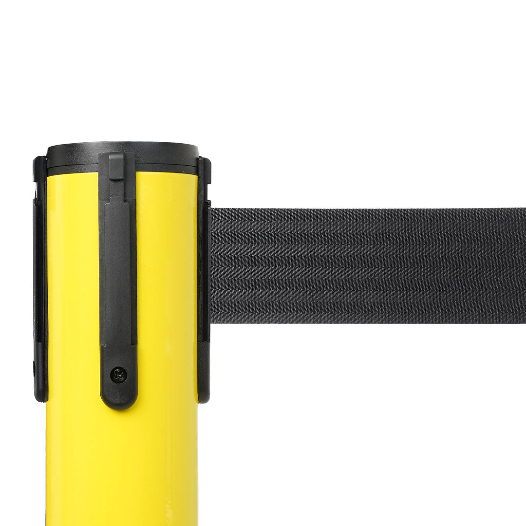 poste separador amarillo con cinta negra
