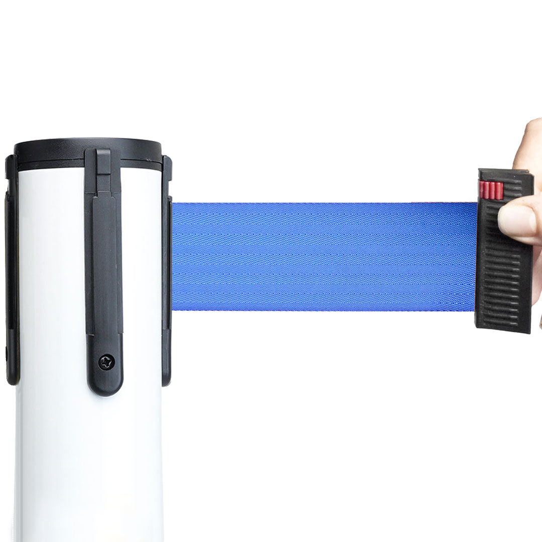 poste separador blanco con cinta azul