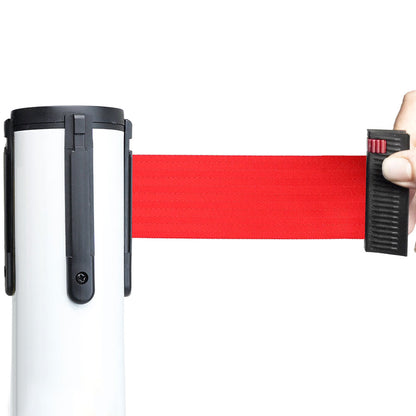 poste separador blanco con cinta roja