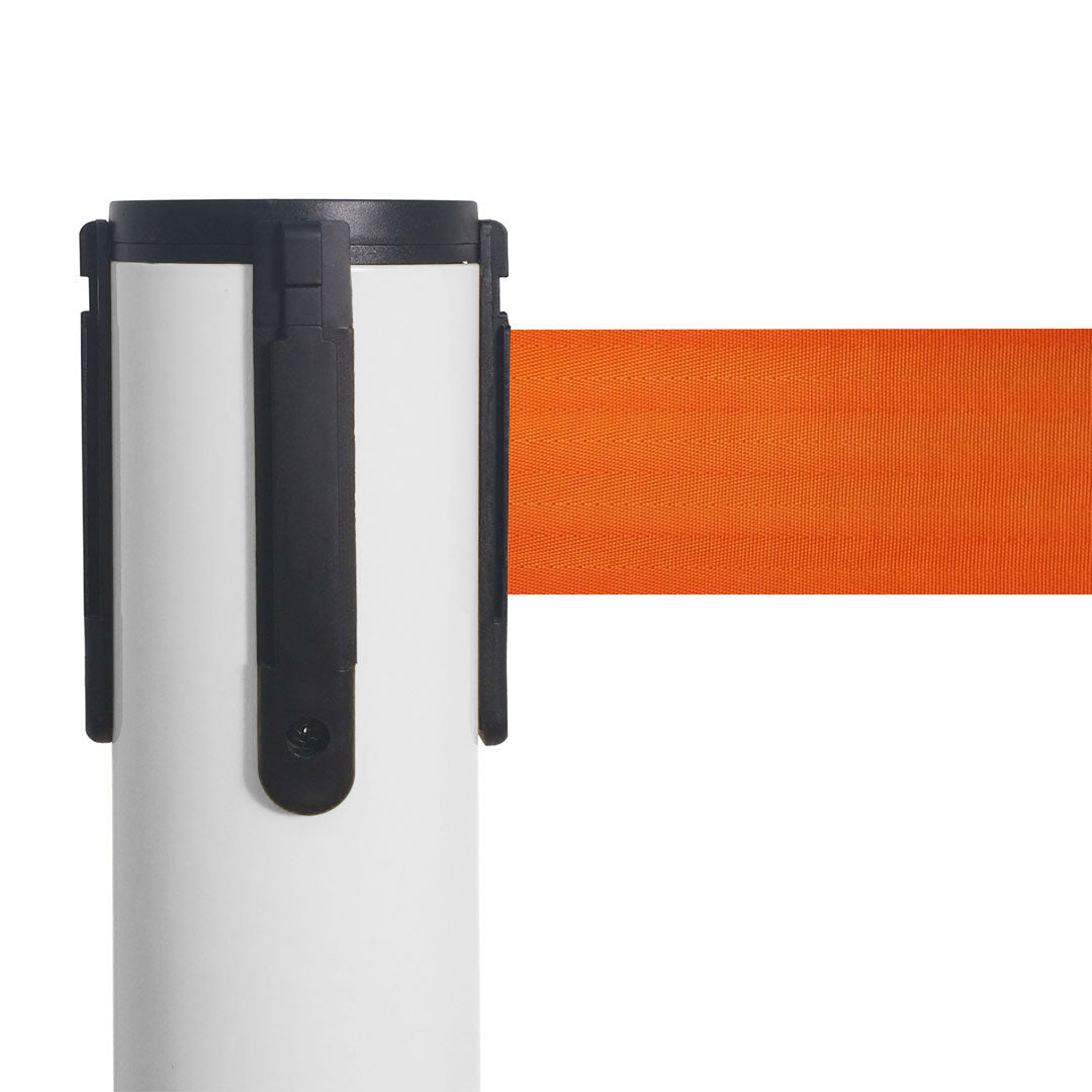 poste separador blanco con cinta naranja