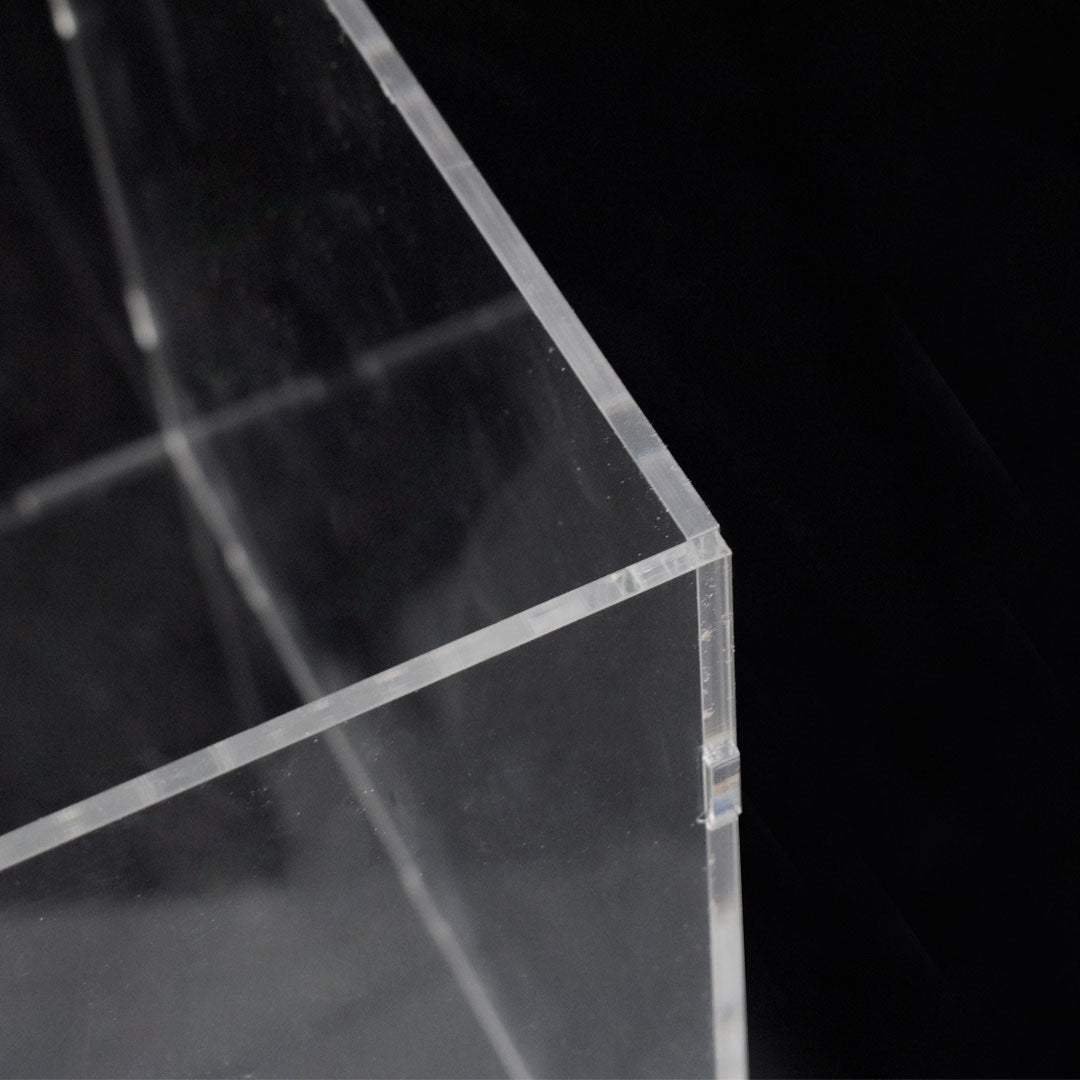 detalle cubo de metacrilato