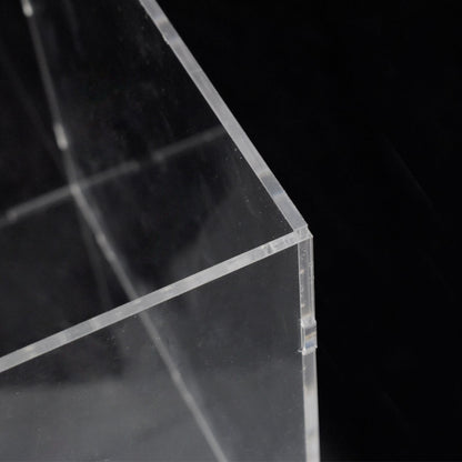 detalle cubo de metacrilato