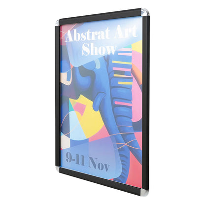 marco publicitario negro de pared