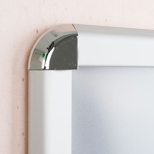 detalle esquila marco de aluminio de pared